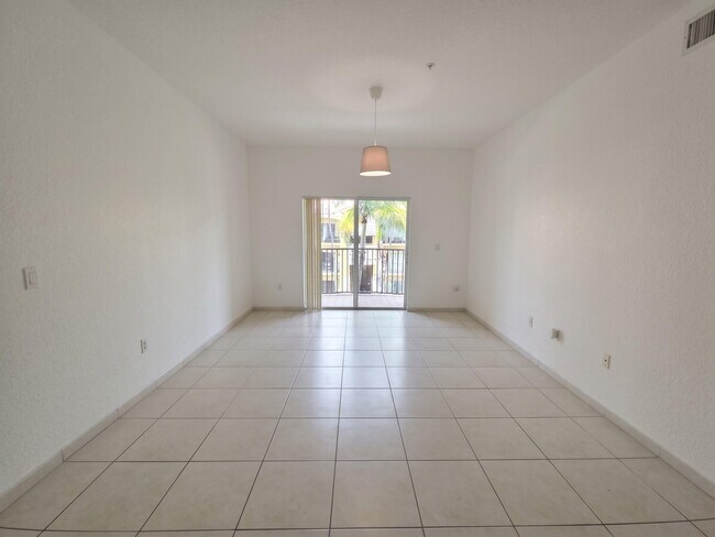Building Photo - 7240 NW 114th Ave
