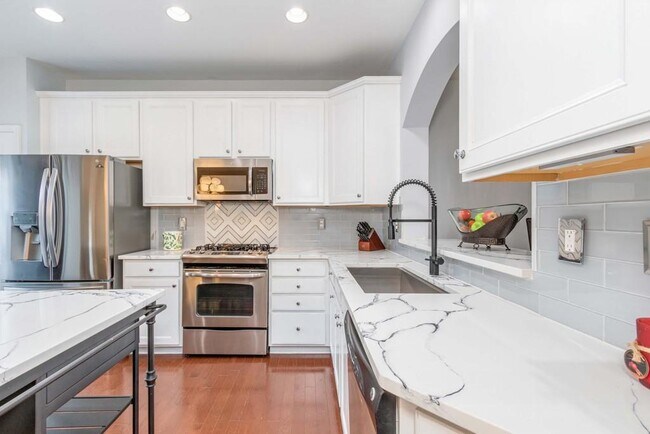 Building Photo - 2345 Limehurst Dr