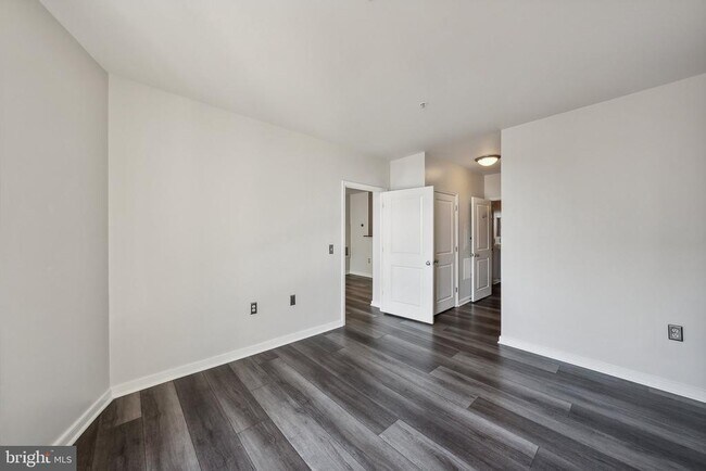 Building Photo - 851 N Glebe Rd