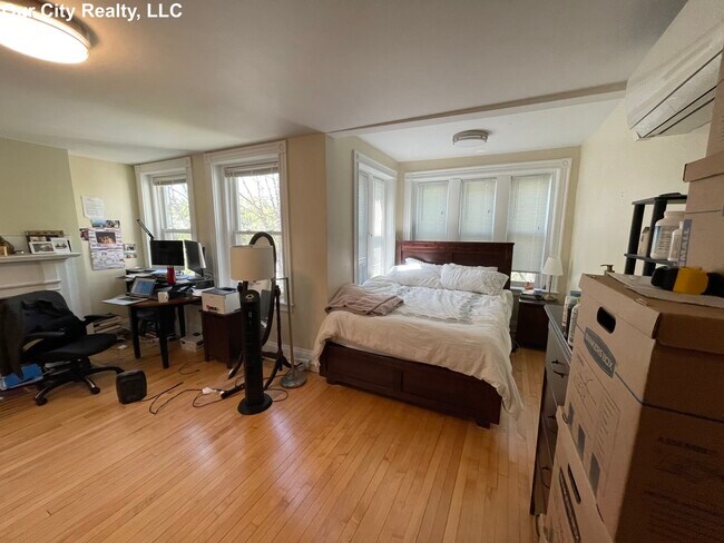Building Photo - 8 Craigie Cir
