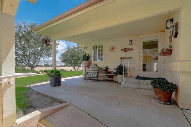 Building Photo - Private Gated Mini-Ranch • 7+ Acres • Luxury Country Living • Indoor Pool • Horses Welcome