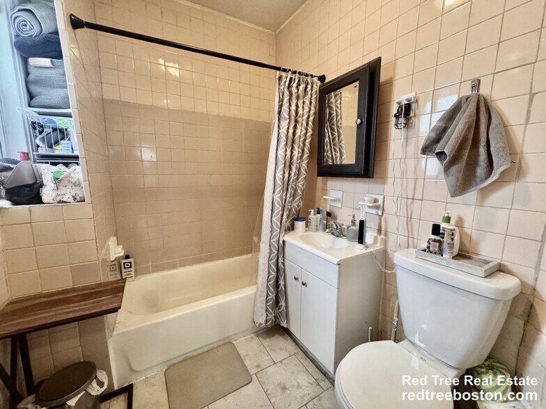 Building Photo - 30 Egleston St