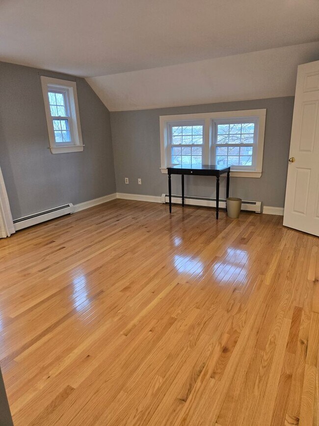 Building Photo - 5 Hillside Ave