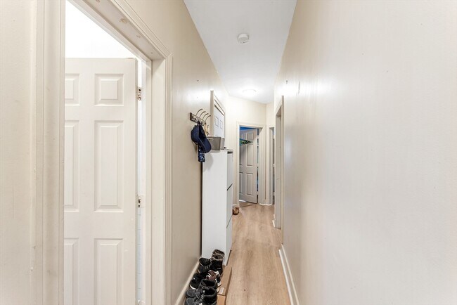 Building Photo - 6 Wise St