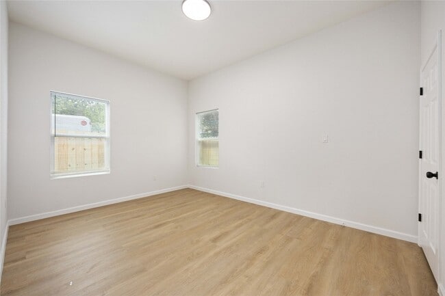 Building Photo - 309 Massachusetts St