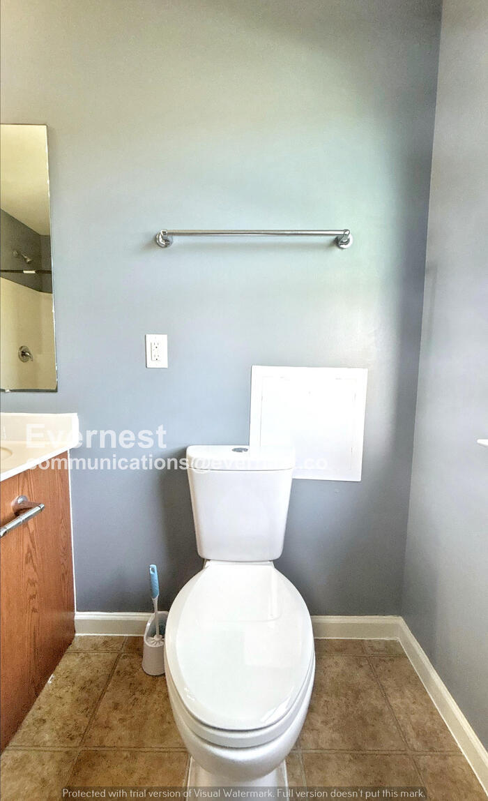 Building Photo - 5300 Folsom Dr