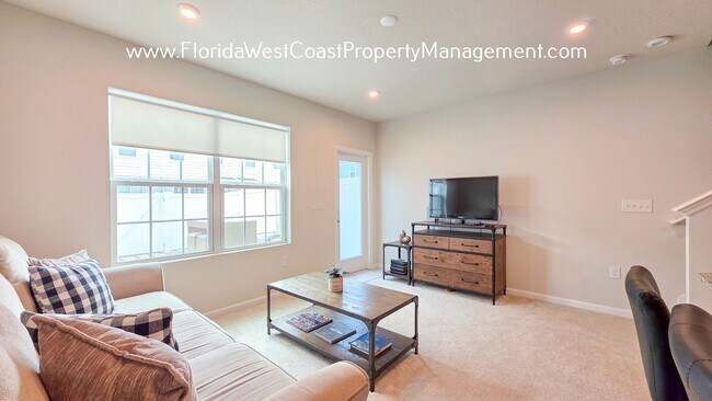 Building Photo - OUTSTANDING TOWNHOME IN LAKEWOOD RANCH! 3 ...