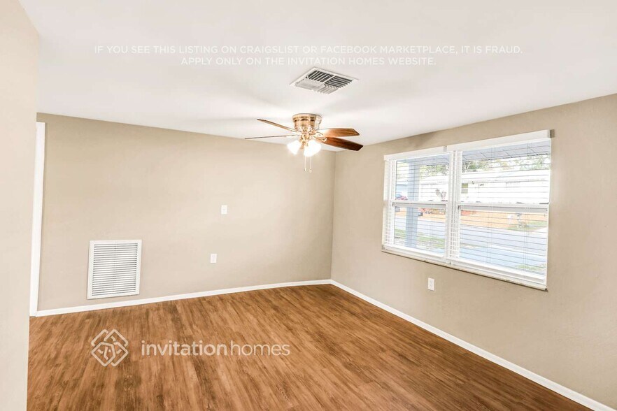 Building Photo - 9410 Rainbow Ln