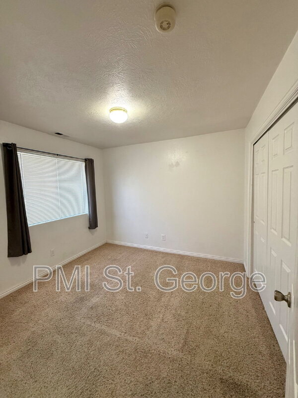 Building Photo - 2605 E 700 N