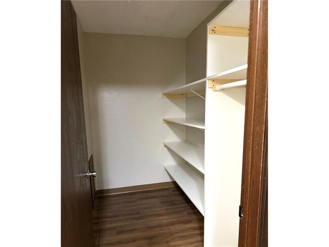 Building Photo - 1418 Black Oak Ave