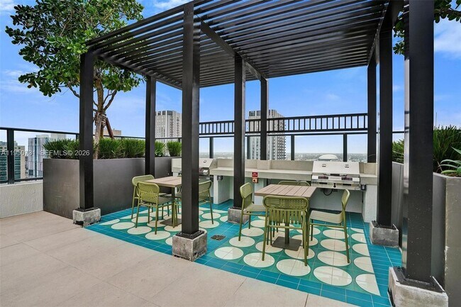 Building Photo - 11 NE 6th St