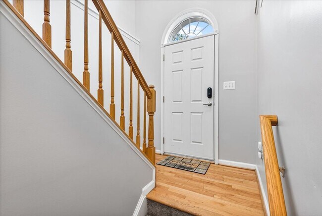 Building Photo - Close to I-95 and Downtown Fredericksburg