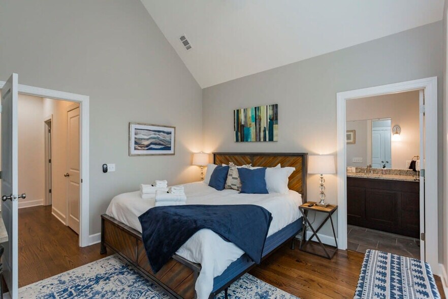 Building Photo - 814 Smiley St