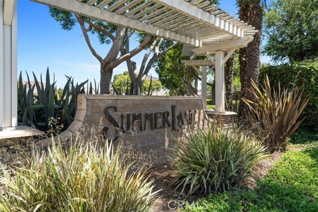 Building Photo - 16845 Primrose Ln