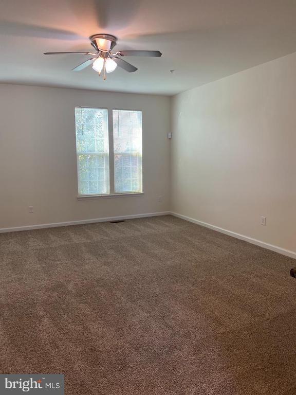 Building Photo - 5556 Peanuts Ln