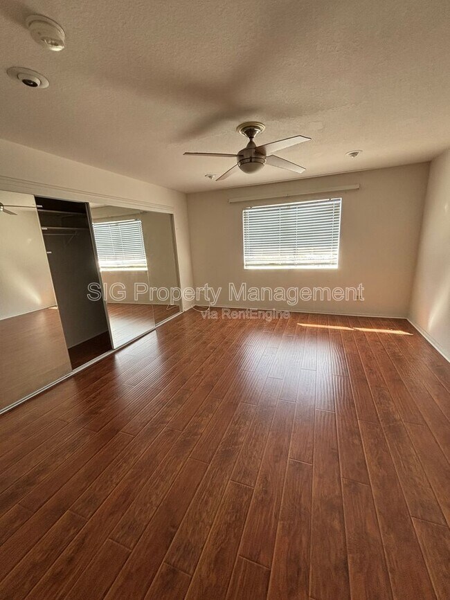 Building Photo - 10208 Pinewood Ave