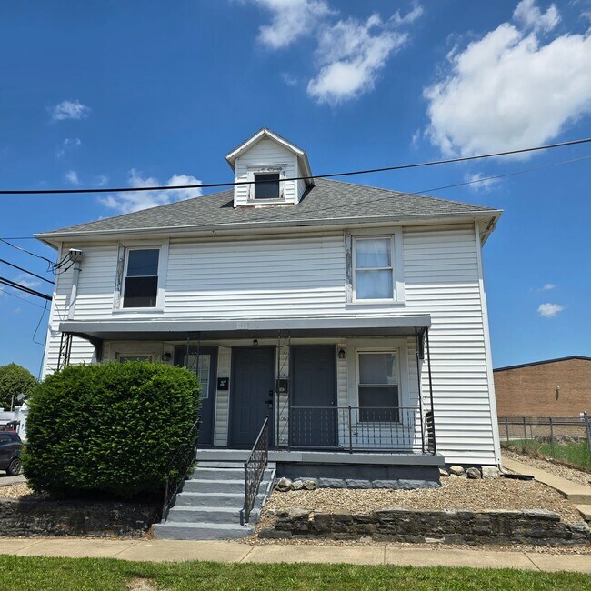 Primary Photo - 132 E Farming St