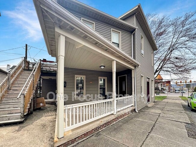 Building Photo - 144 Bloom St