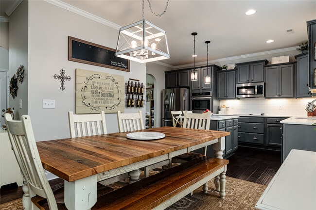 Building Photo - 205 Parrish Ln