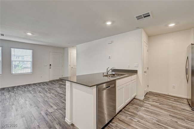 Building Photo - 7379 Raimee Brk St