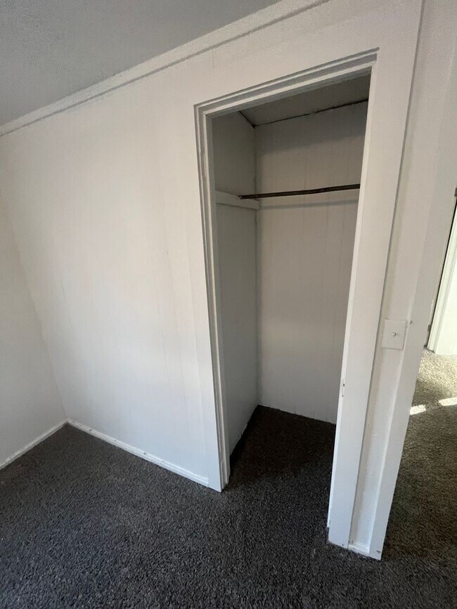 Building Photo - 3 Bed/1 Bath House