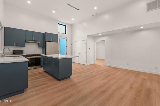 Building Photo - 2209 Cazador Dr