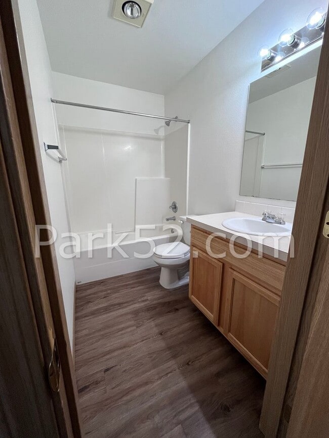 Building Photo - 2 Bedroom 2 Bathroom Upper Level Unit in Bonney Lake