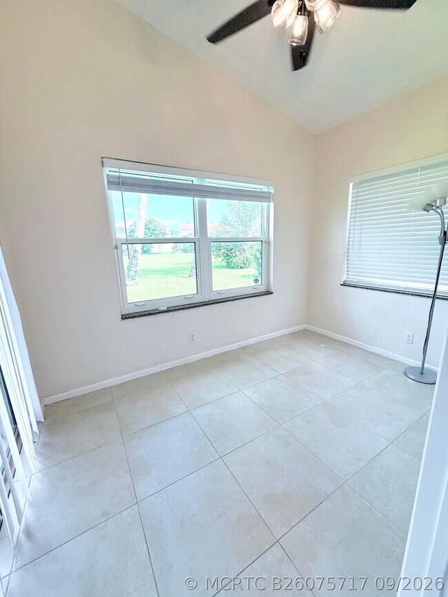 Building Photo - 12390 Boneventure Dr