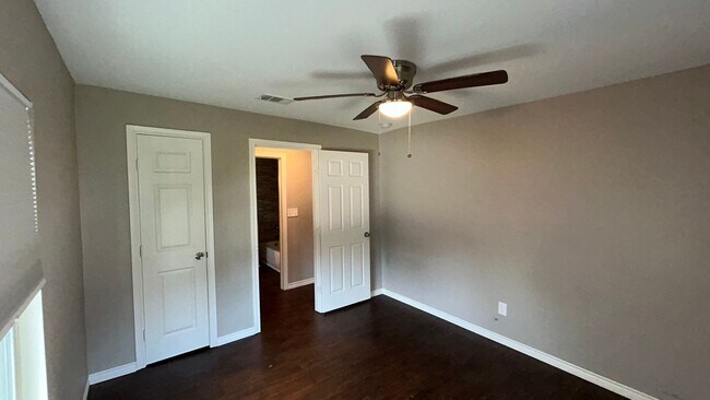 Building Photo - Charming 3 Bedroom/3 Bath Near TCU