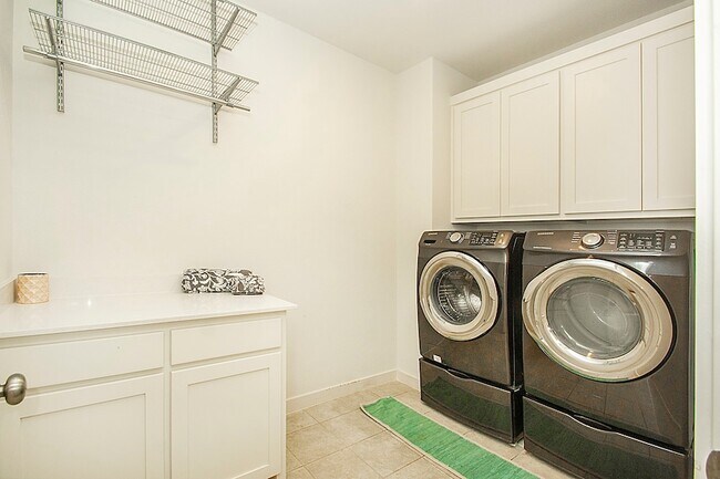 Building Photo - 432 Texas Dr