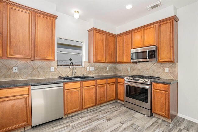 Building Photo - 907 Hinsdale