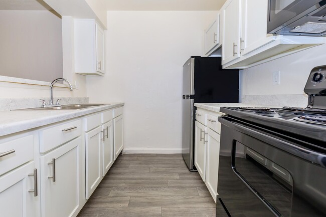 Building Photo - Mission Creek Apartments