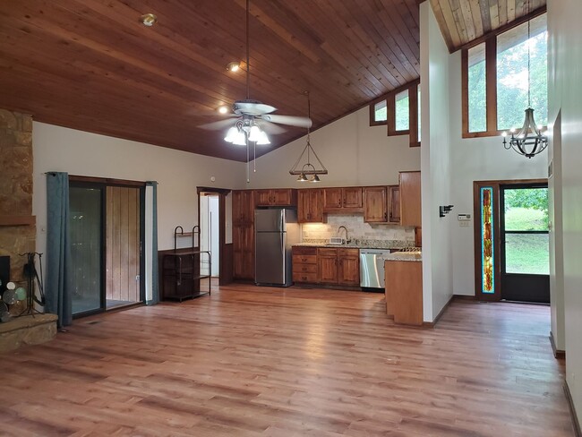 Building Photo - Secluded luxury cabin in woods with privat...
