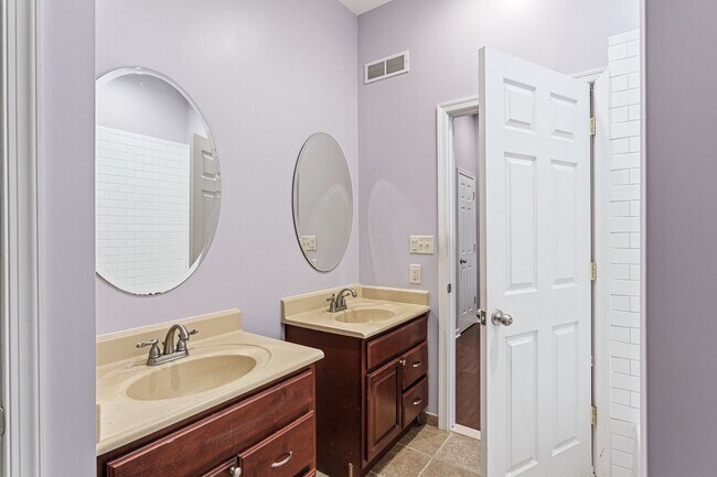 Building Photo - 2355 E York St