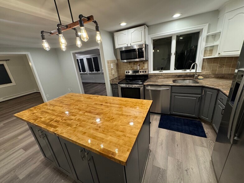 Building Photo - 8 Rustlewood Dr