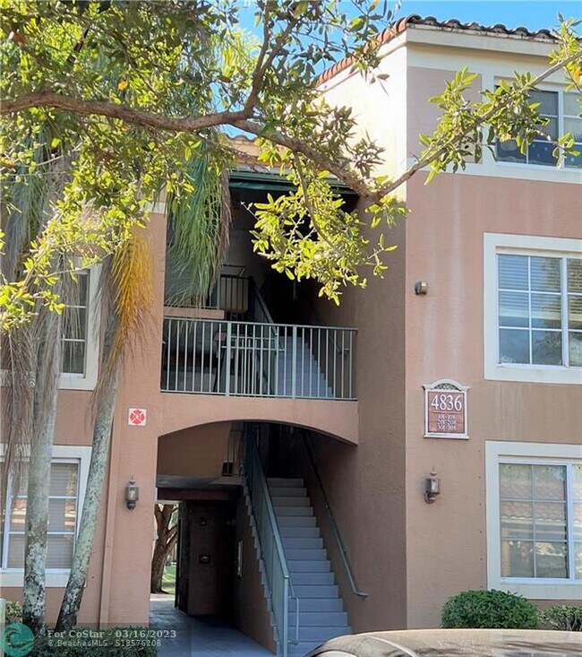 Building Photo - 4836 N State Rd 7