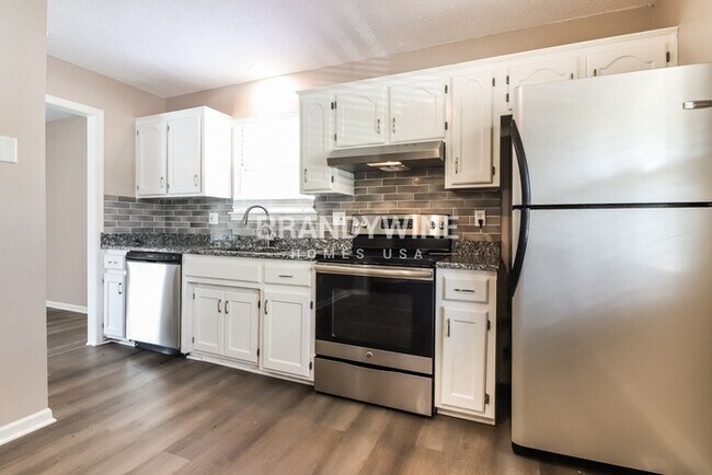 Building Photo - 1909 NE McKee Ln