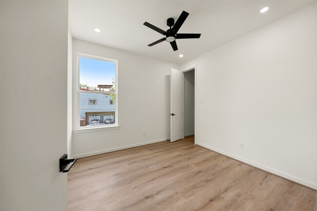 Building Photo - 307 Quitman St