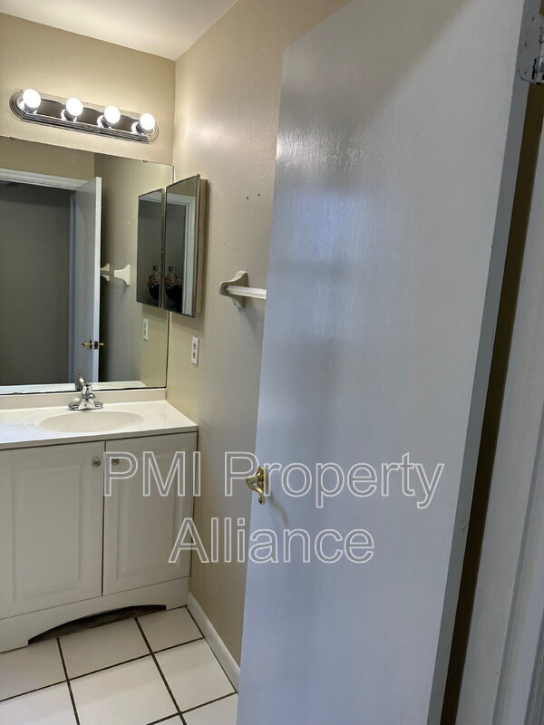 Building Photo - 1089 Covington St