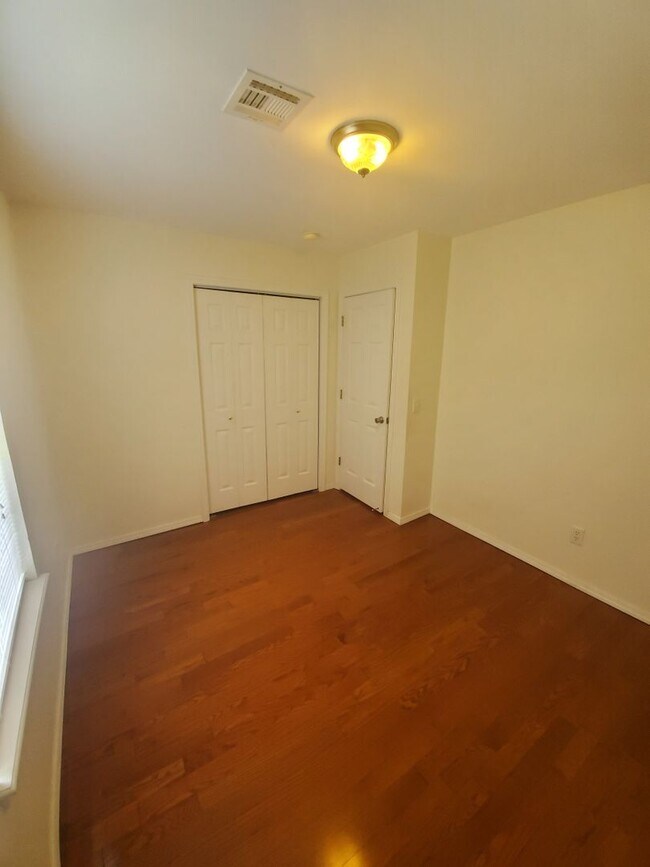 Building Photo - PRELEASING FOR EARLY MARCH! (3) Bed/(2) Bath NE Norman!