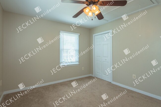 Building Photo - 2329 Horsley Dr