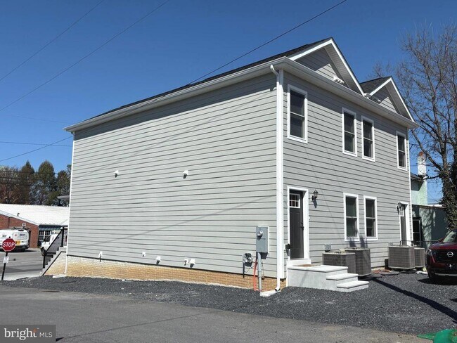 Building Photo - 111 W North St