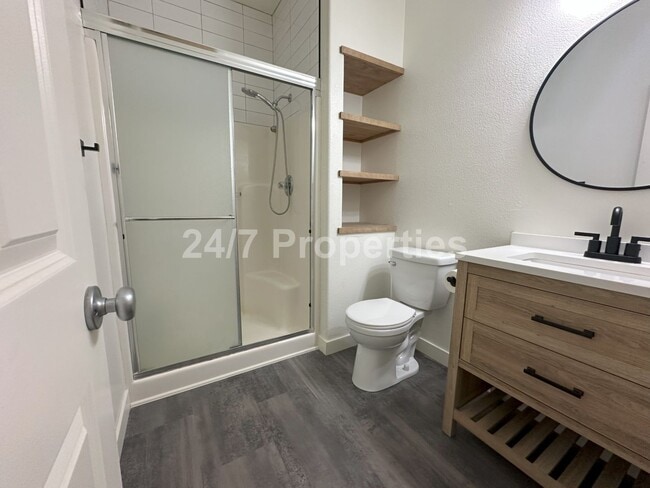 Building Photo - 3 BD | 2 BA Duplex with Fenced Backyard an...