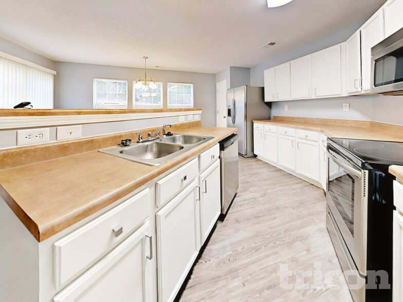 Building Photo - 8151 Deodora Cedar Ln