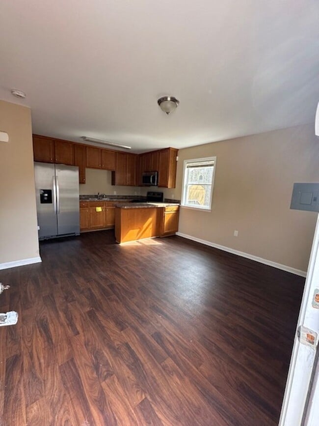 Building Photo - Updated 1 bedroom/1 bath