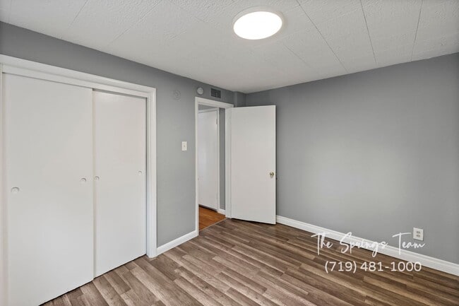 Building Photo - CHARMING WESTSIDE 2BD DUPLEX - NO RENT TILL JANUARY!! - Security Deposit Waiver Available