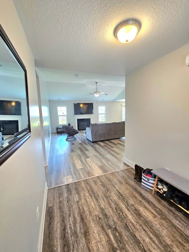 Building Photo - 440 Worsley Wy
