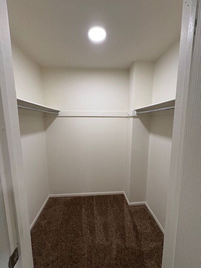 Building Photo - 2 Bedroom Apartment in Holladay!