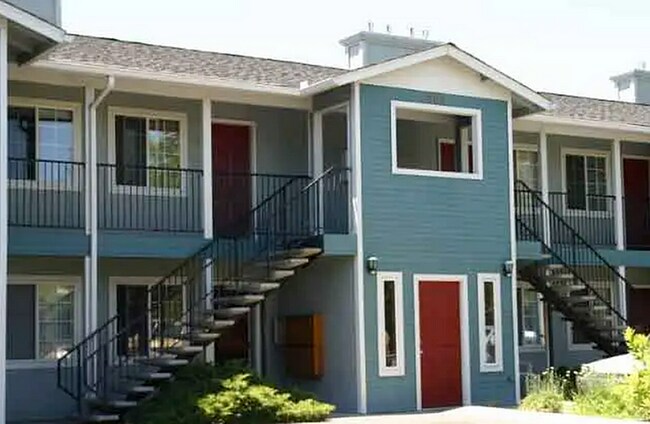Building Photo - Colonial Court Apartments
