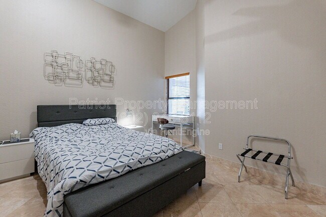 Building Photo - 9910 E Sutton Dr